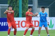 开云体育中国-越南队出征前最后热身 六球取胜“小弟”U22国足
